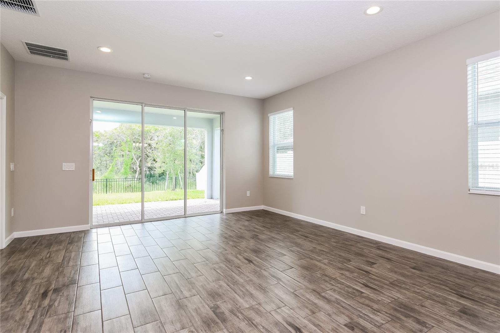 Image 7 of 15 For 1073 Hendon Loop