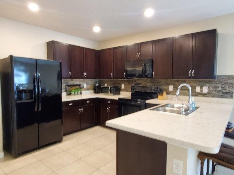 Image 13 of 37 For 7401 Lenox Circle