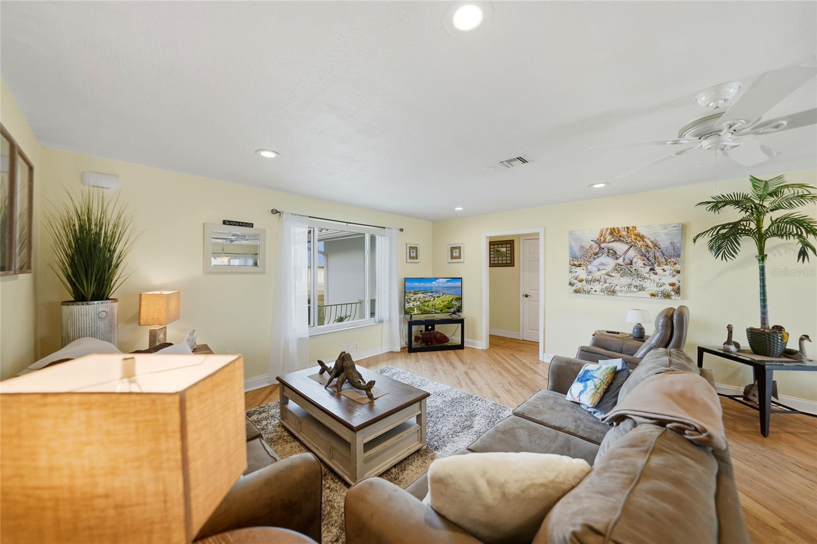 Image 13 of 39 For 200 Venezia Court