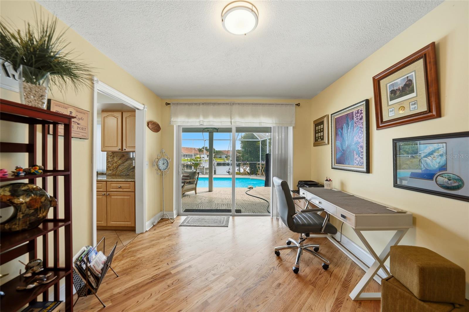 Image 15 of 39 For 200 Venezia Court