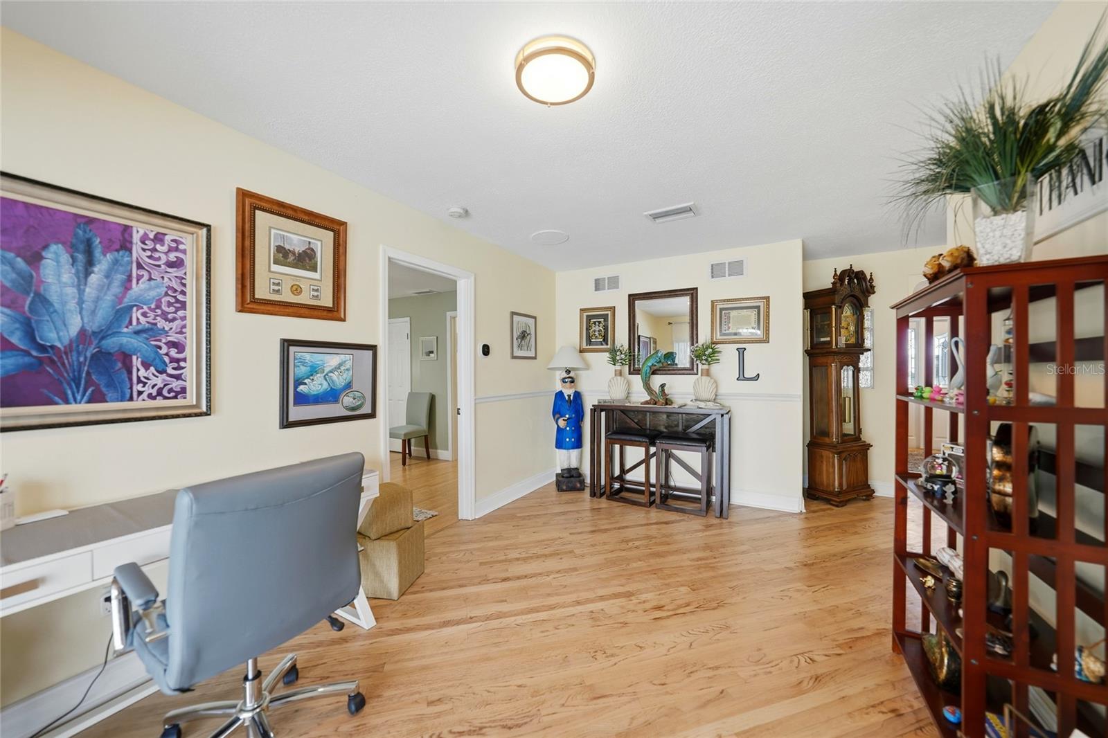 Image 16 of 39 For 200 Venezia Court