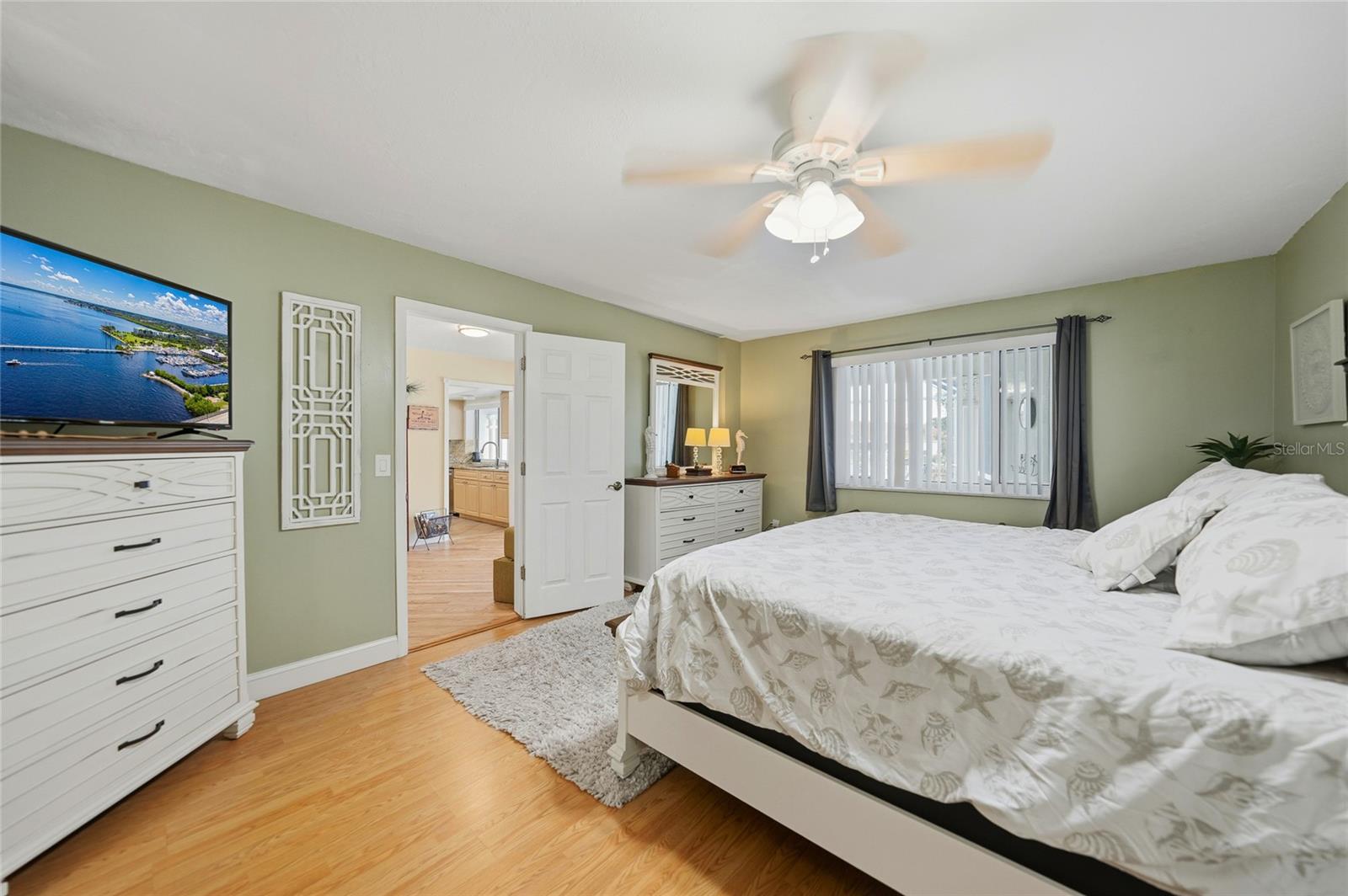 Image 17 of 39 For 200 Venezia Court