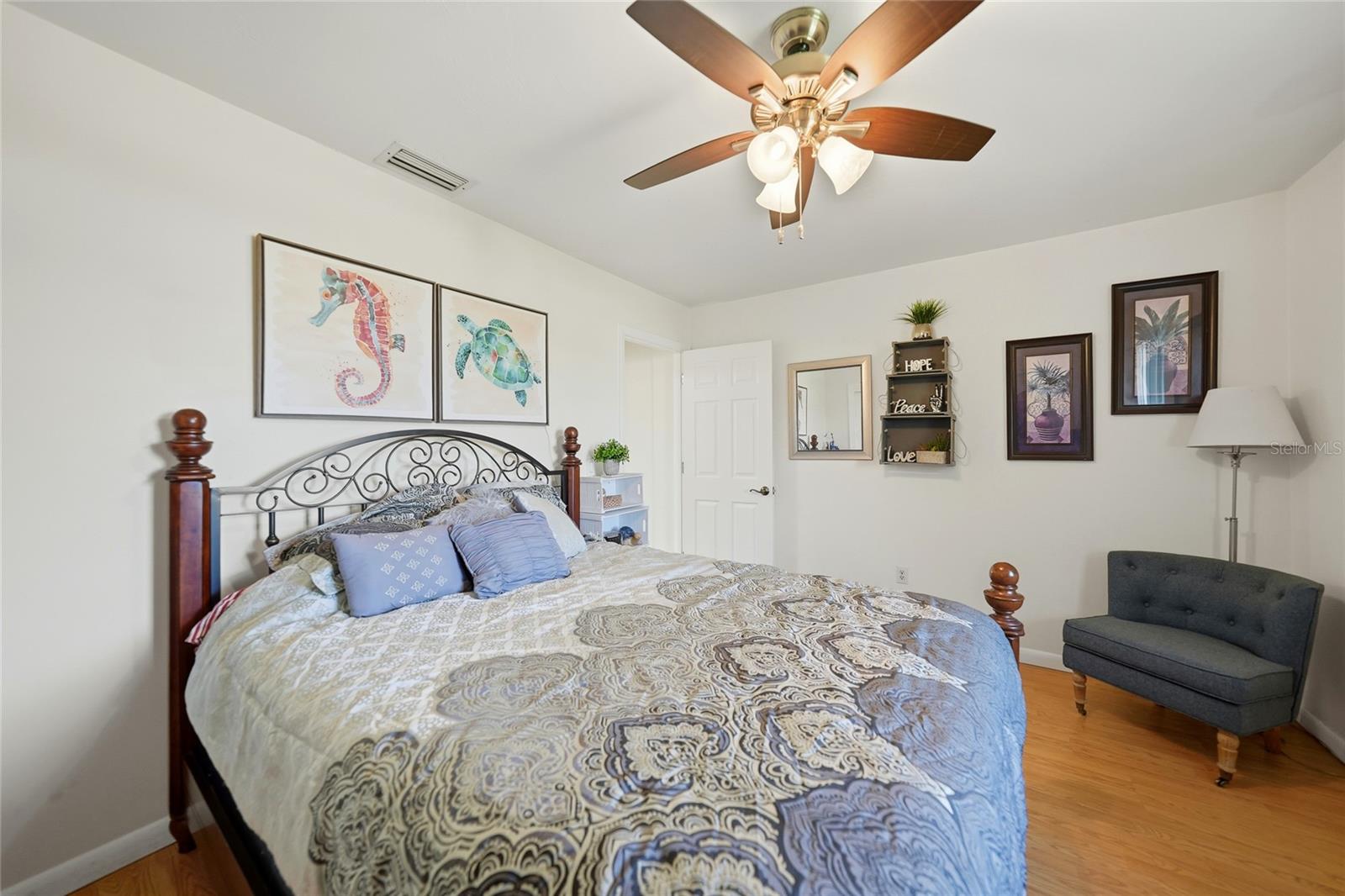 Image 24 of 39 For 200 Venezia Court