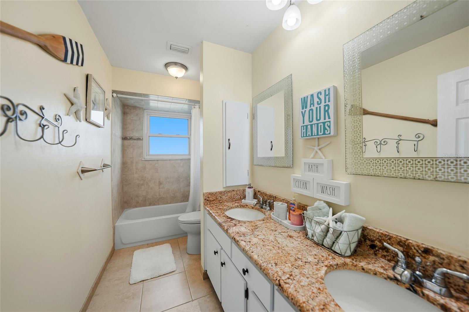 Image 28 of 39 For 200 Venezia Court