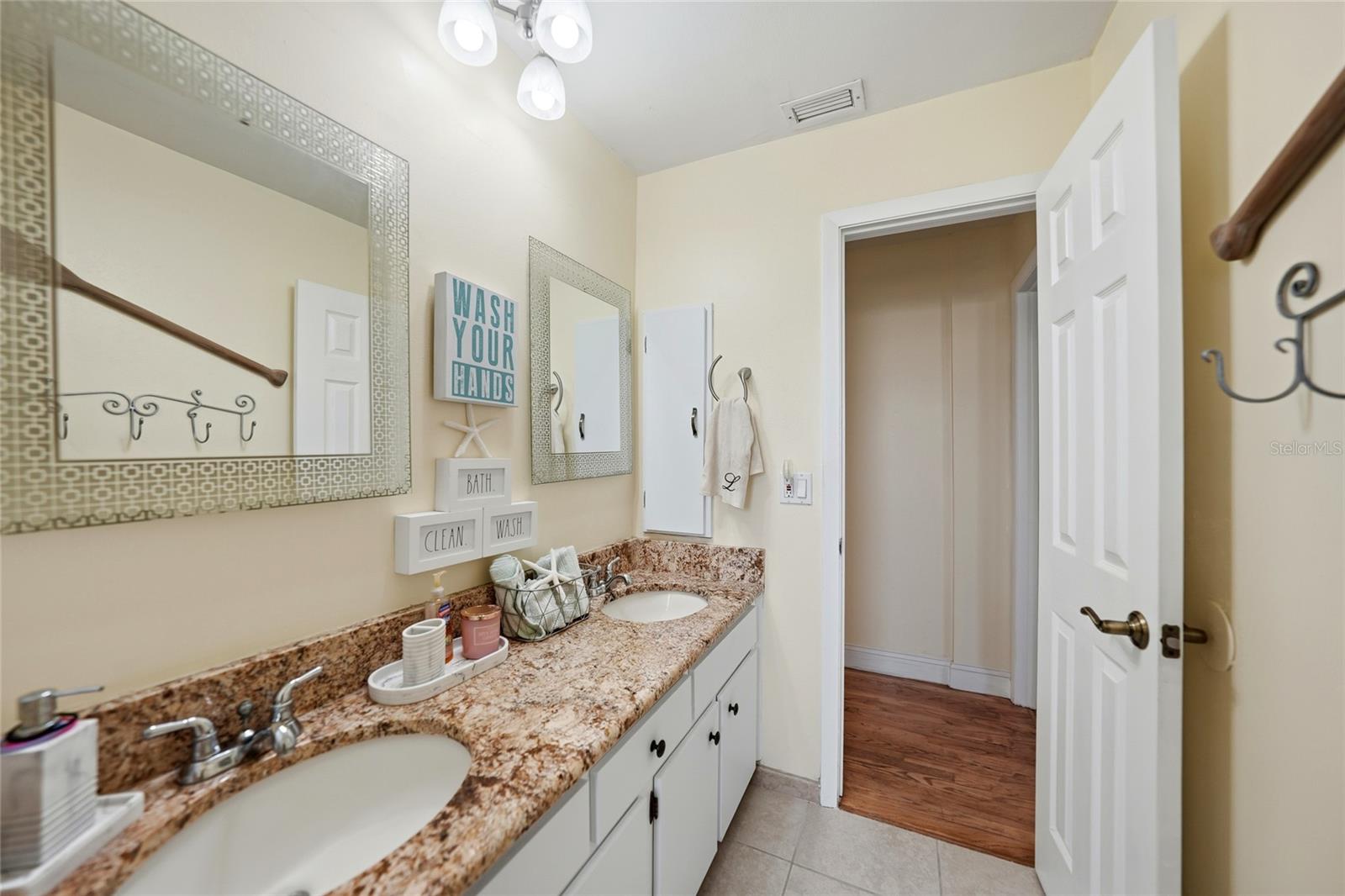 Image 29 of 39 For 200 Venezia Court