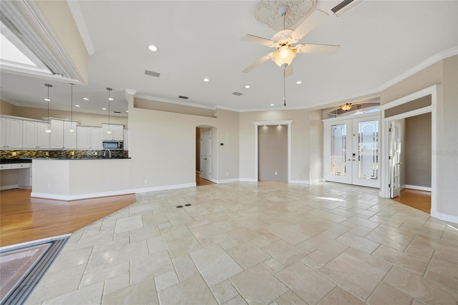 Image 10 of 35 For 402 Madrid Boulevard