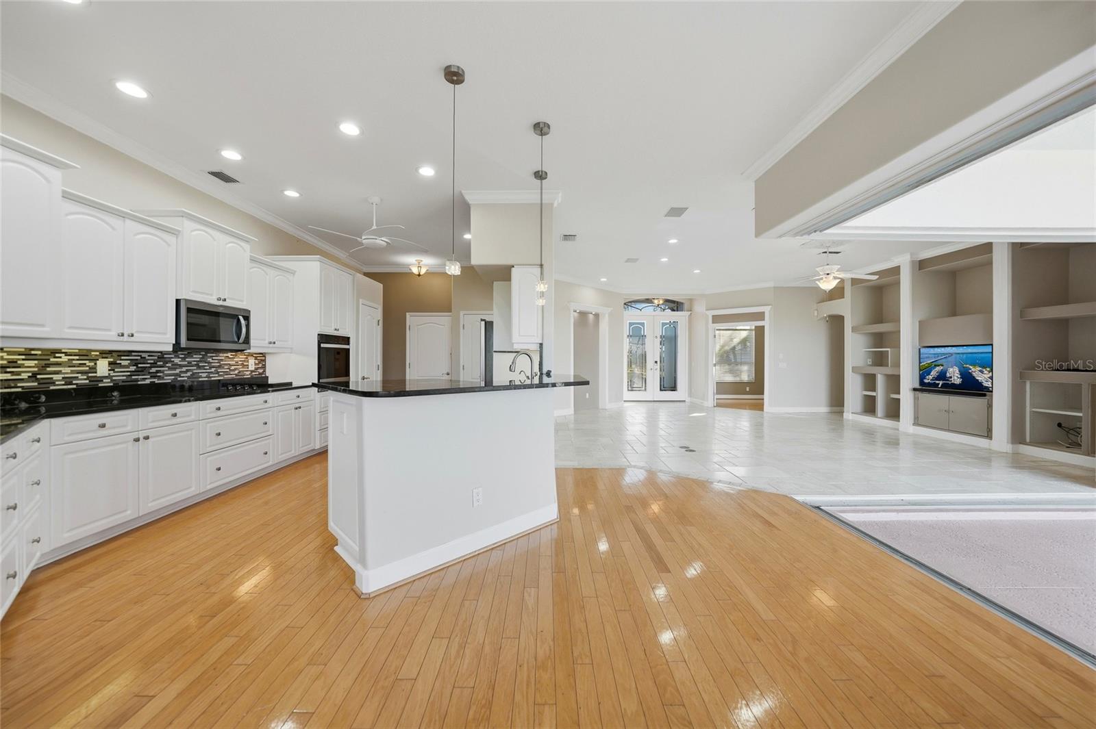 Image 11 of 35 For 402 Madrid Boulevard