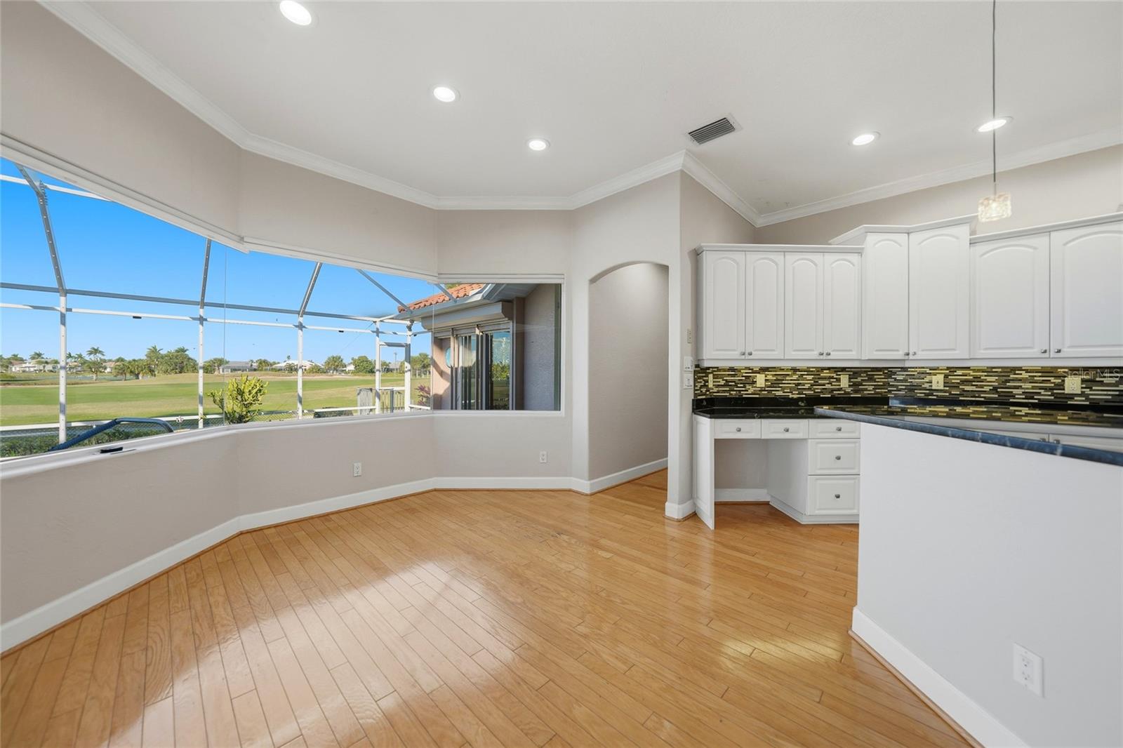 Image 14 of 35 For 402 Madrid Boulevard