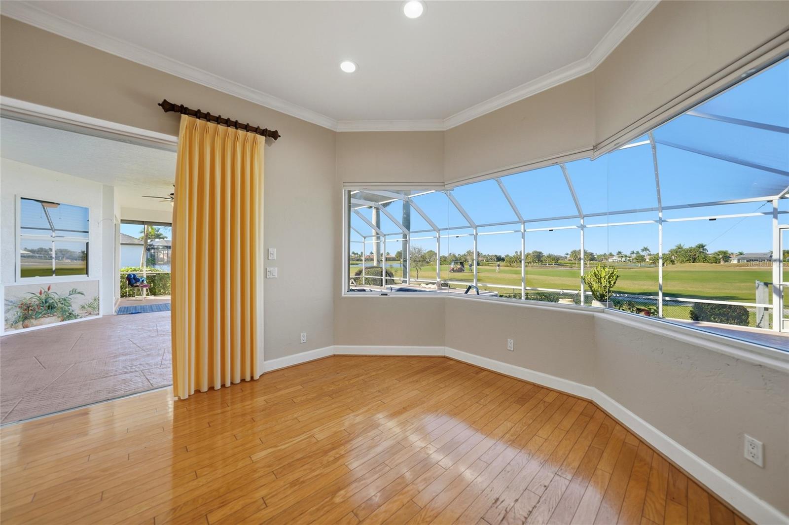 Image 15 of 35 For 402 Madrid Boulevard