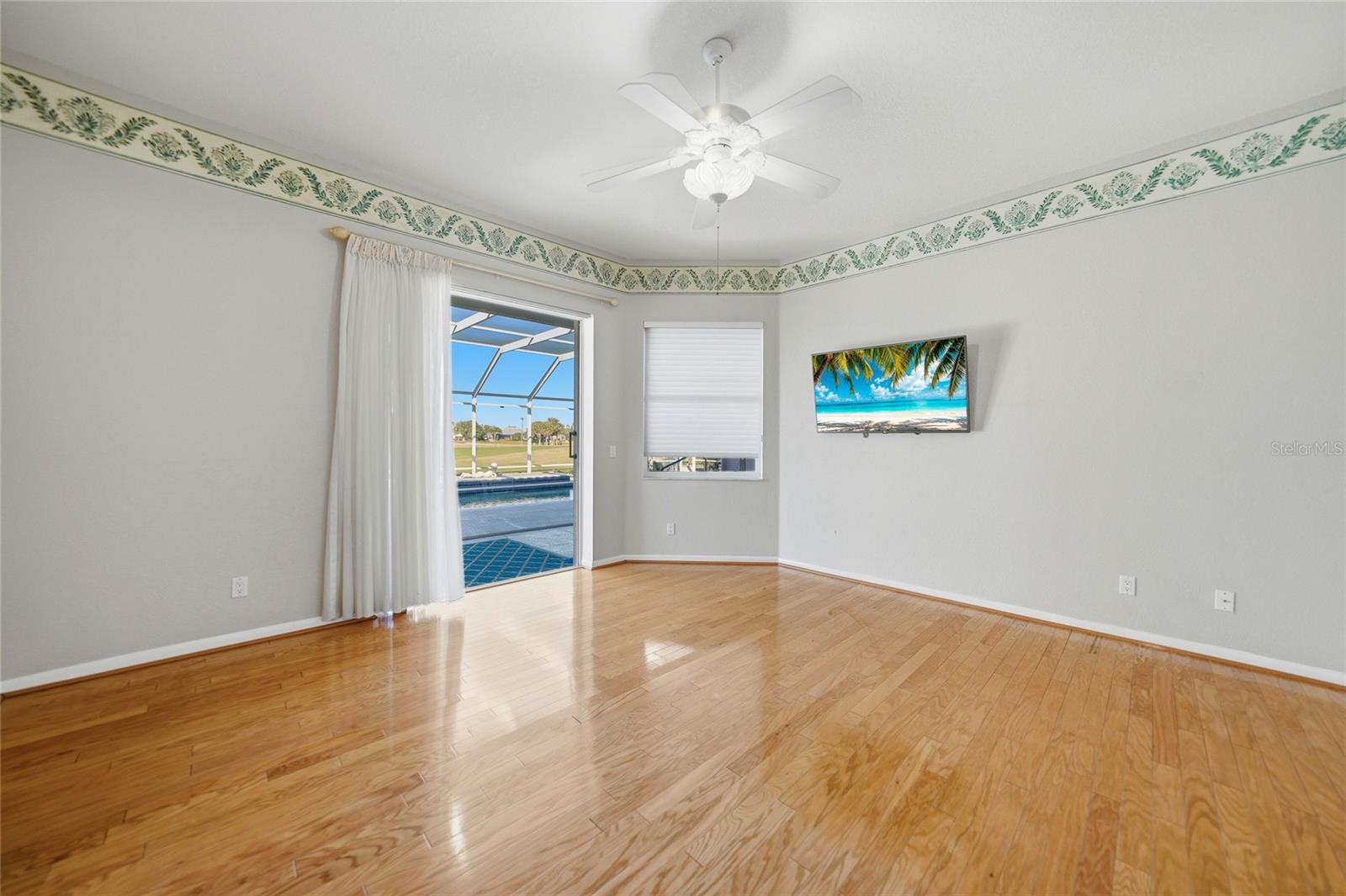 Image 16 of 35 For 402 Madrid Boulevard