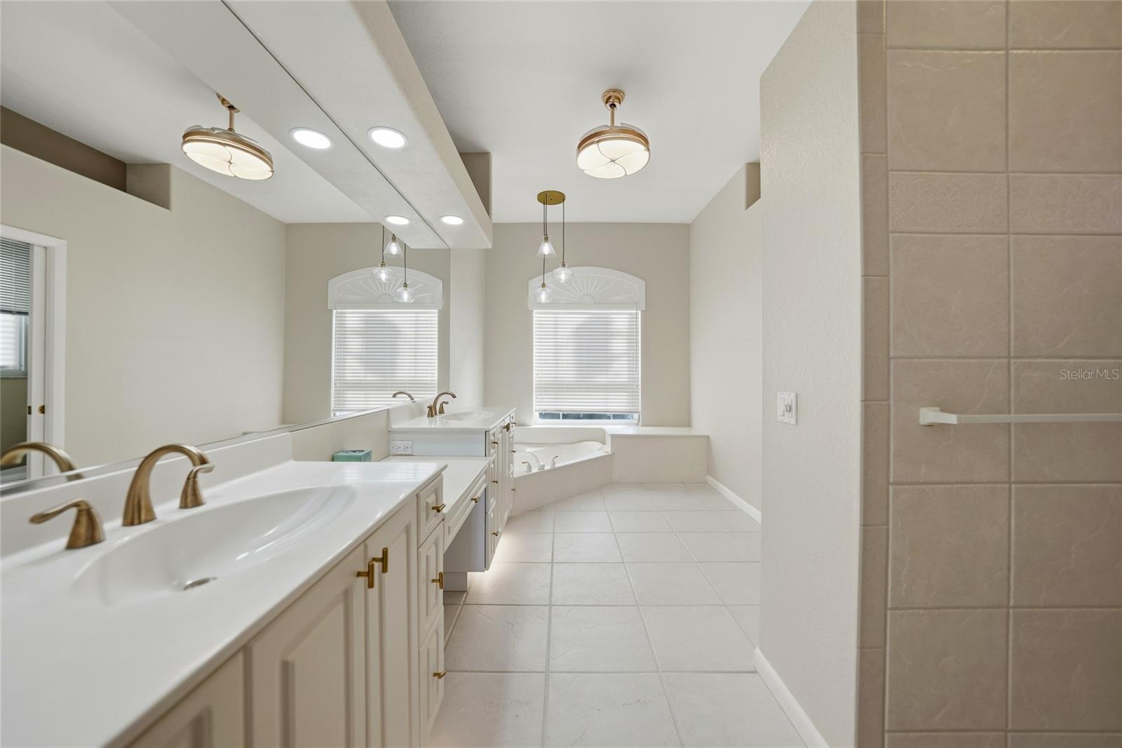 Image 19 of 35 For 402 Madrid Boulevard