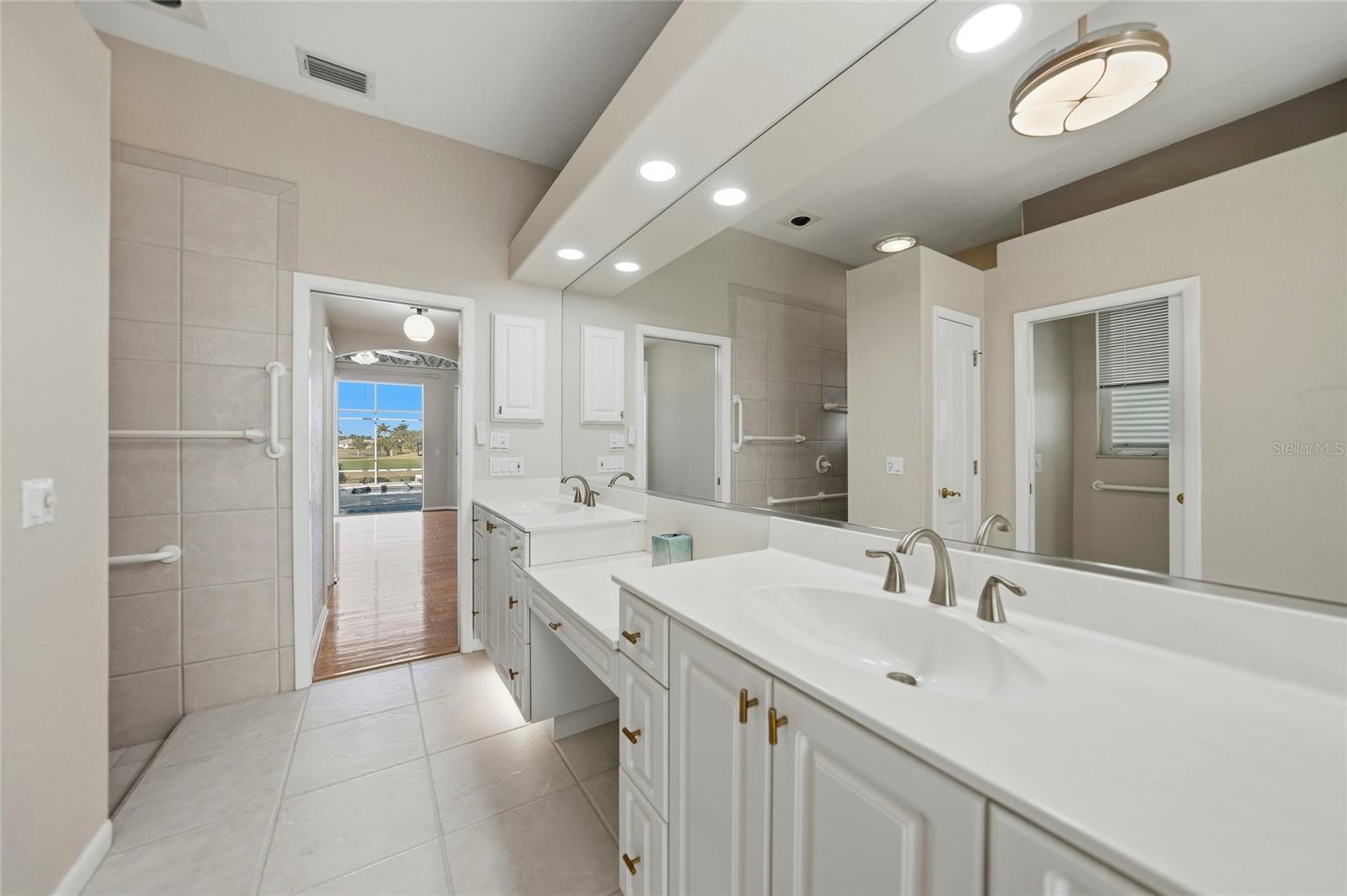 Image 21 of 35 For 402 Madrid Boulevard