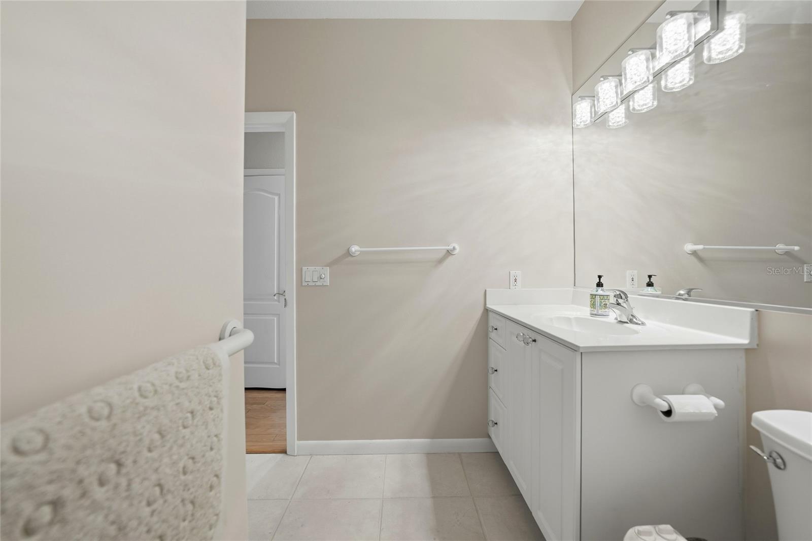 Image 25 of 35 For 402 Madrid Boulevard