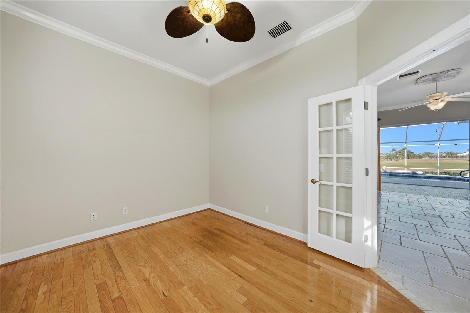 Image 7 of 35 For 402 Madrid Boulevard