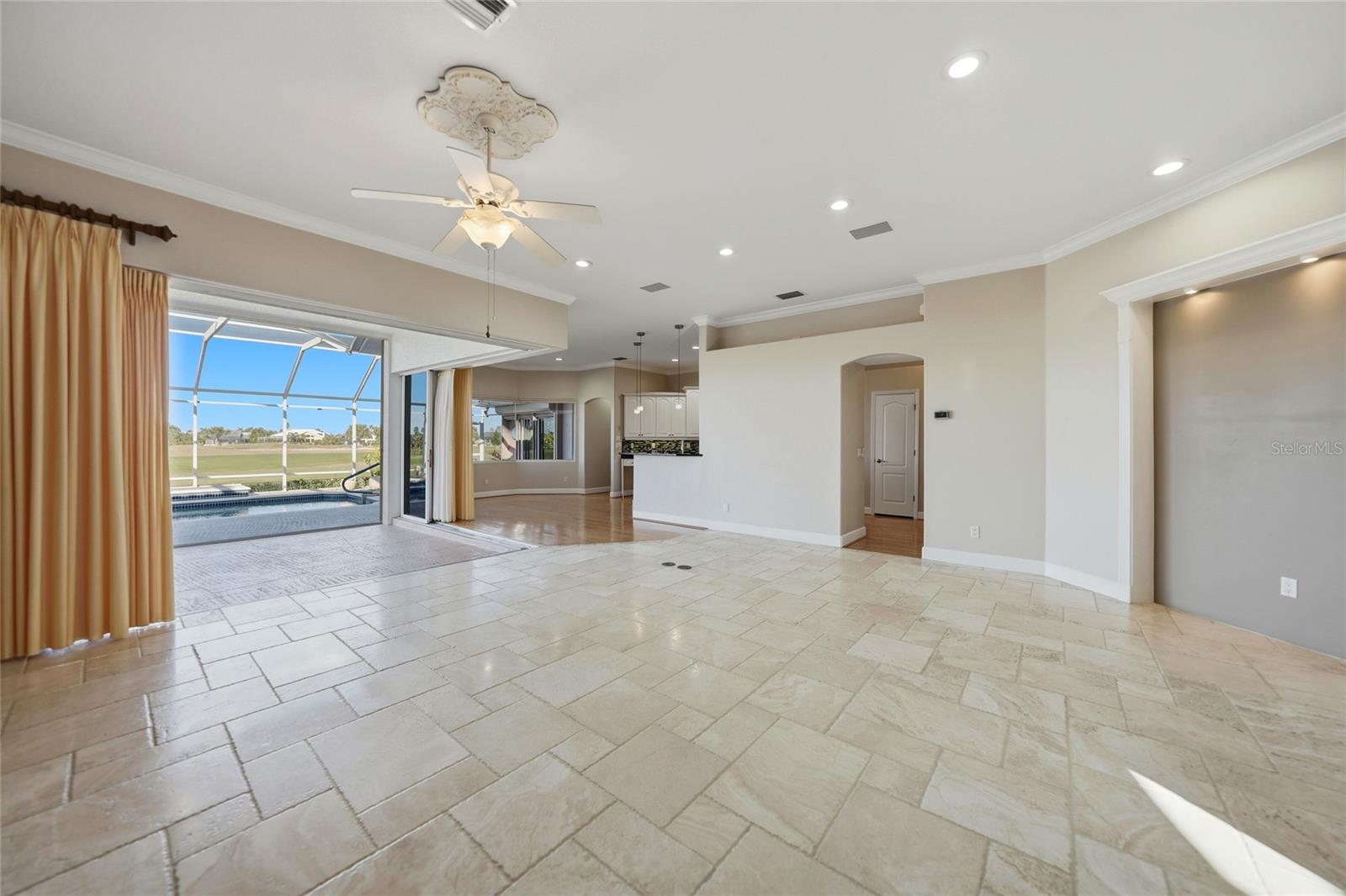 Image 9 of 35 For 402 Madrid Boulevard