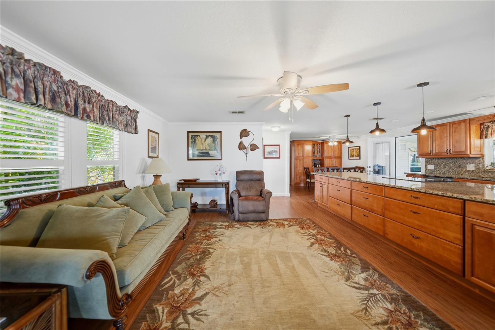 Image 10 of 32 For 19 Del Prado Drive