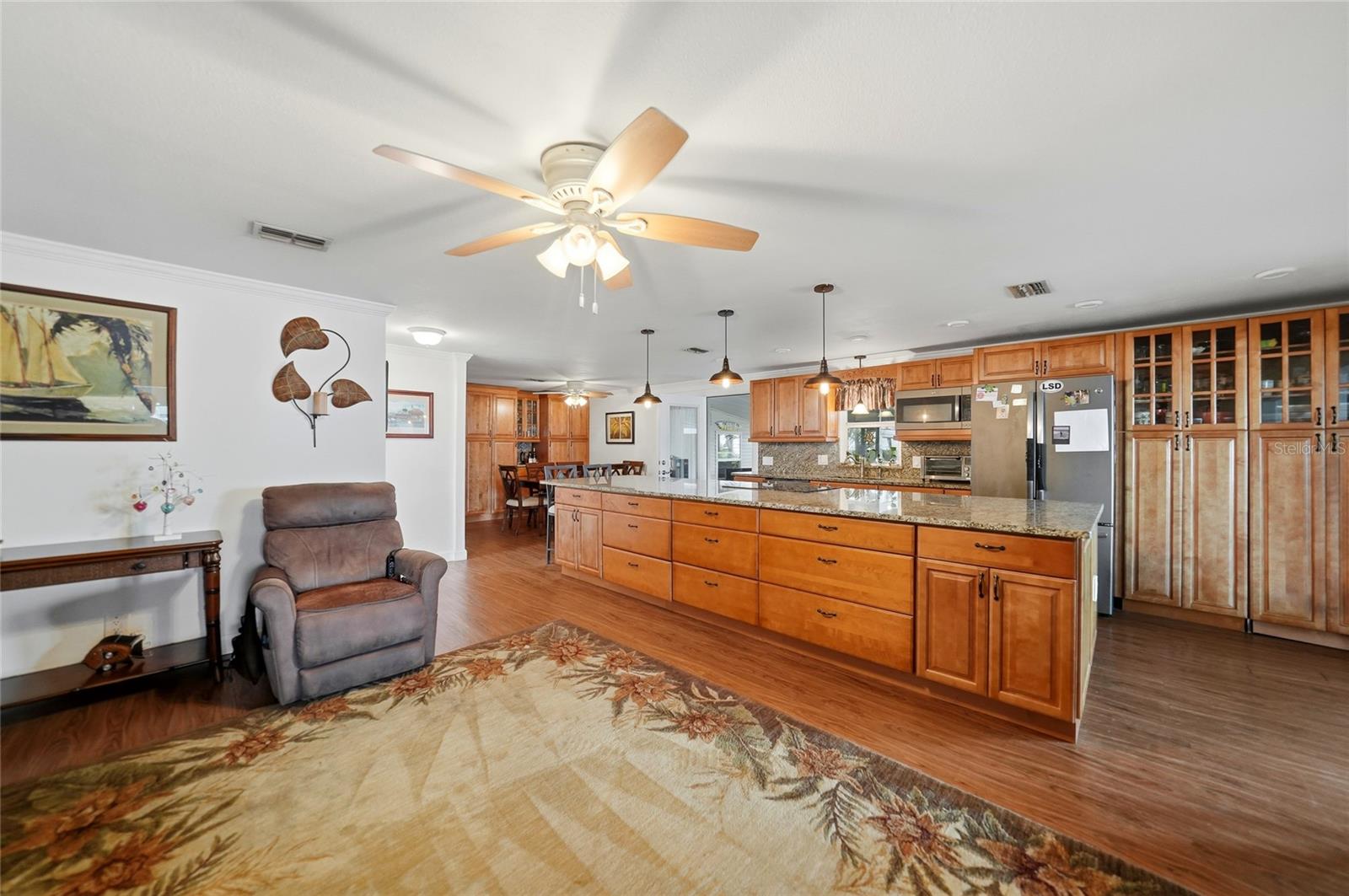 Image 11 of 32 For 19 Del Prado Drive