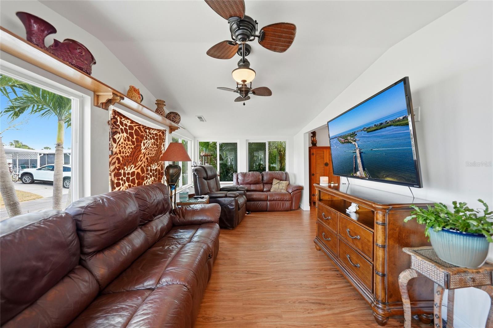 Image 7 of 32 For 19 Del Prado Drive