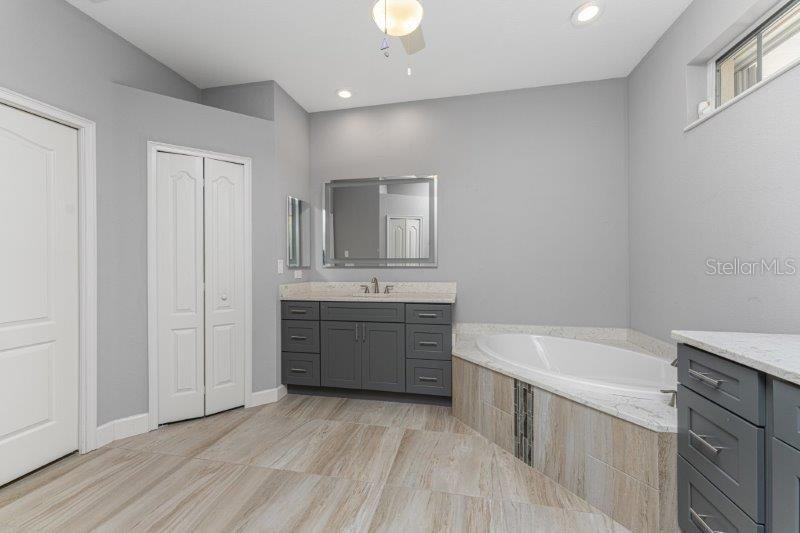 Image 17 of 31 For 1030 Via Formia