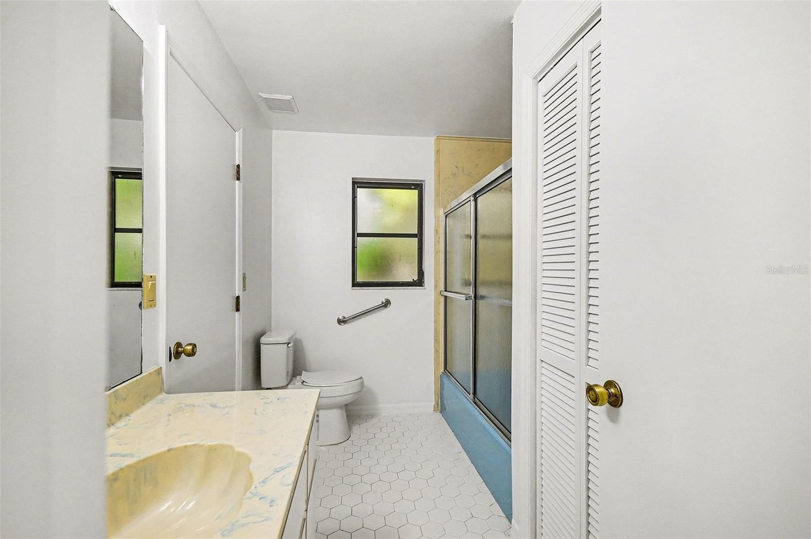 Image 12 of 35 For 1318 San Mateo Drive