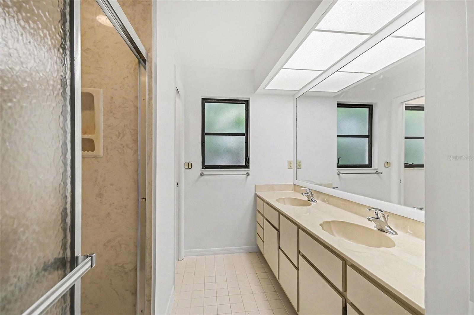 Image 15 of 35 For 1318 San Mateo Drive