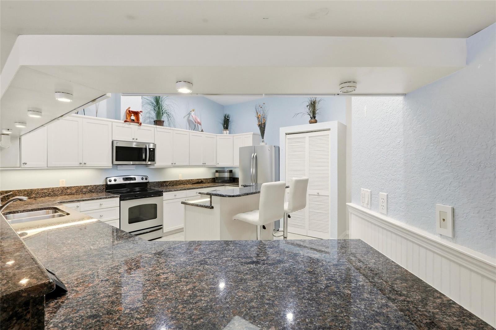 Listing photo id 11 for 1780 Deborah Drive 22