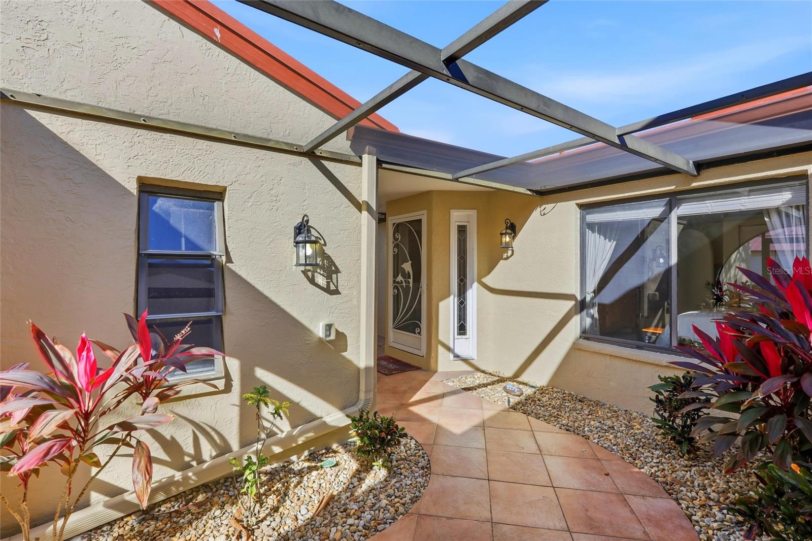 Listing photo id 2 for 1780 Deborah Drive 22