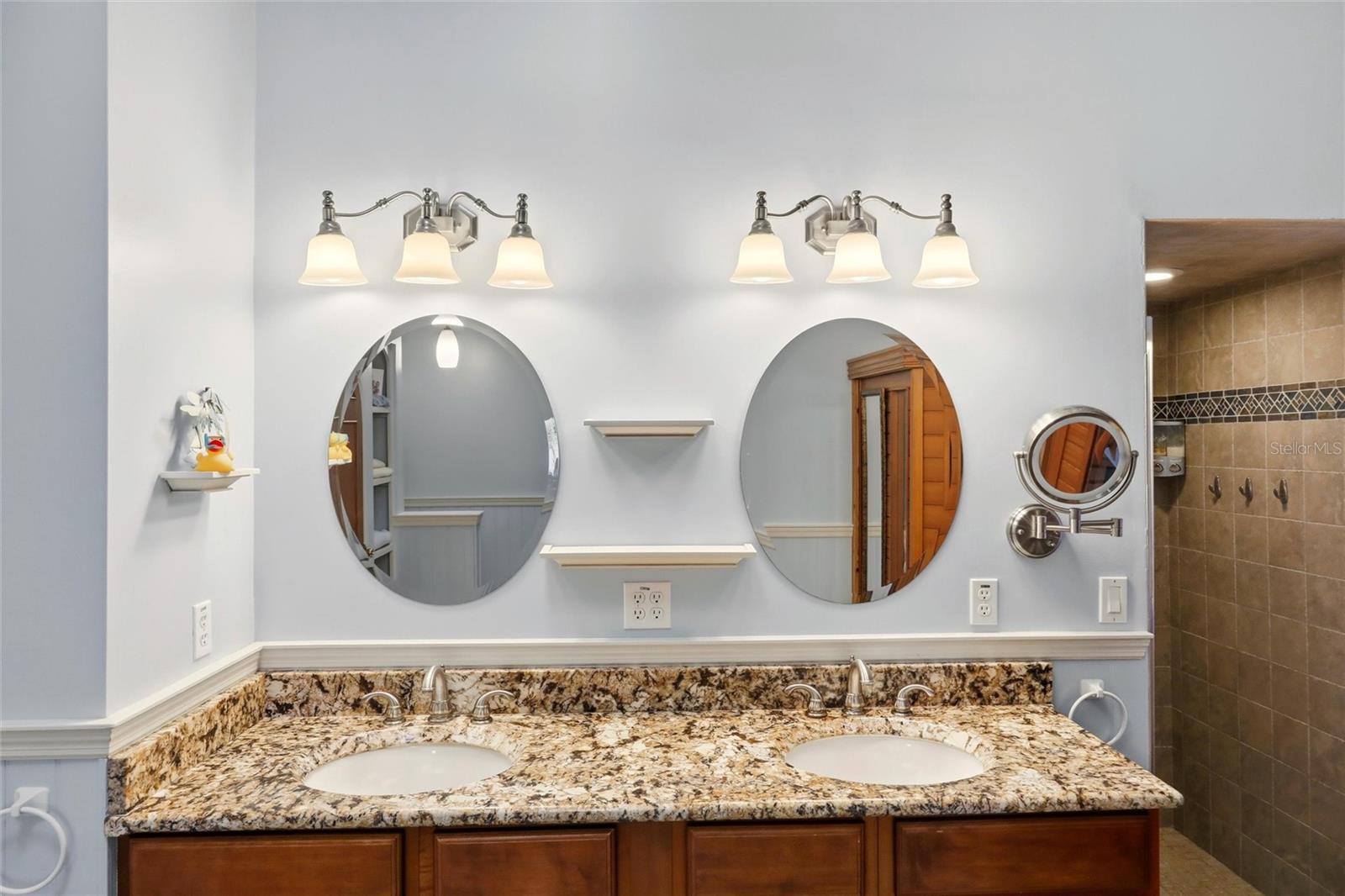 Listing photo id 41 for 1780 Deborah Drive 22