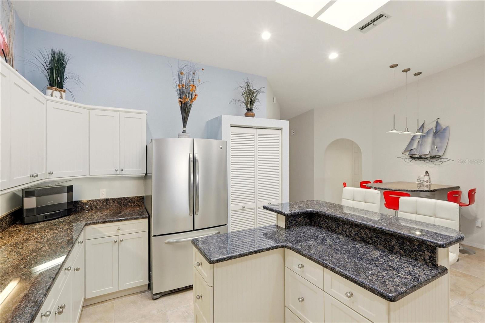 Listing photo id 7 for 1780 Deborah Drive 22