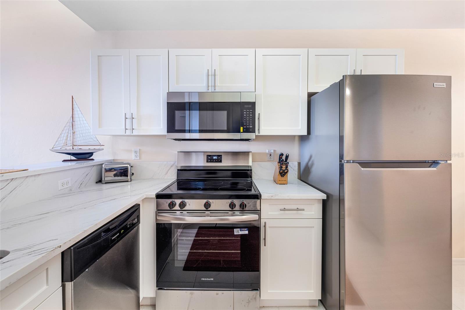 Image 12 of 49 For 14815 Laguna Drive 702