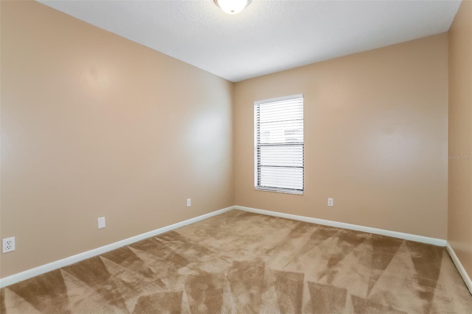 Listing photo id 11 for 1510 Attleboro Lane