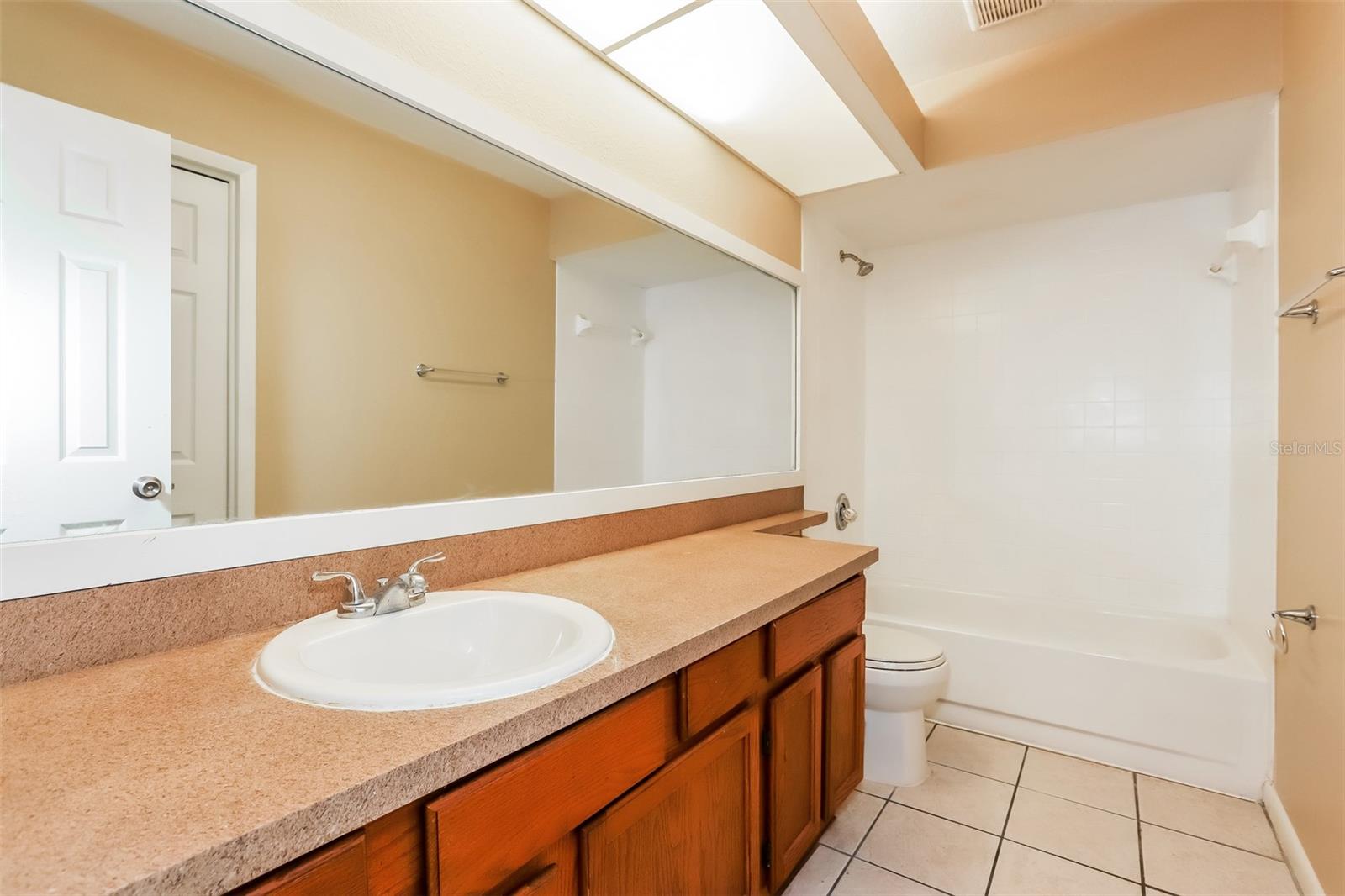 Listing photo id 12 for 1510 Attleboro Lane