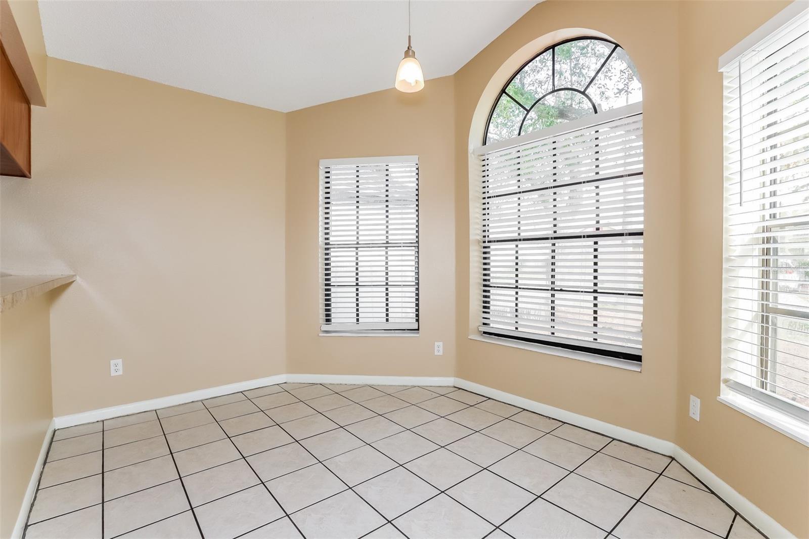 Listing photo id 2 for 1510 Attleboro Lane