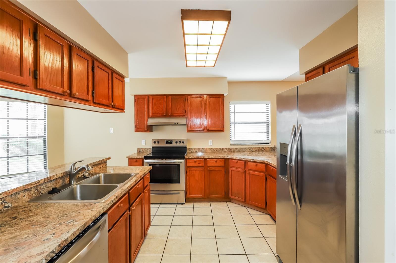 Listing photo id 3 for 1510 Attleboro Lane