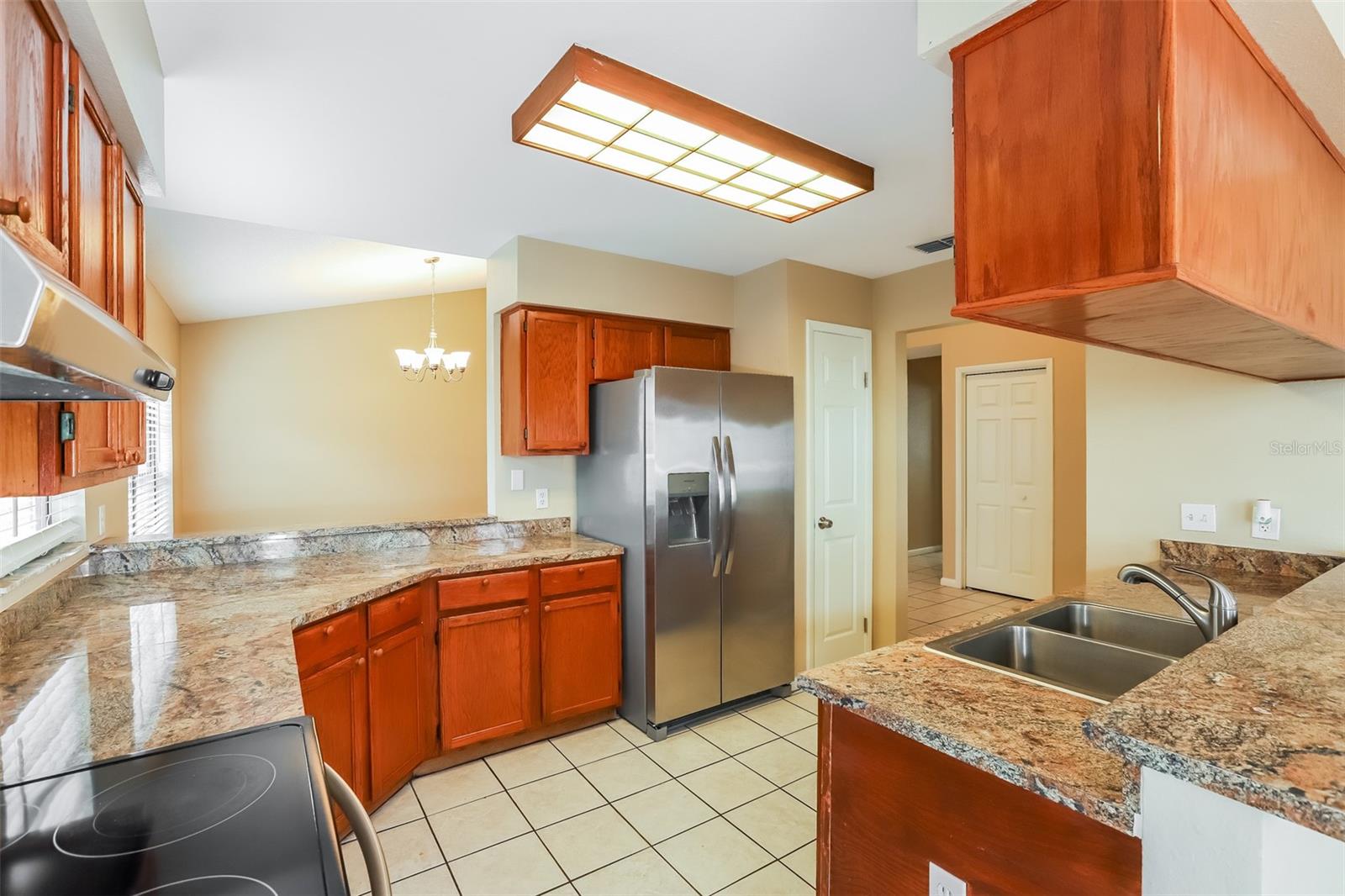 Listing photo id 4 for 1510 Attleboro Lane