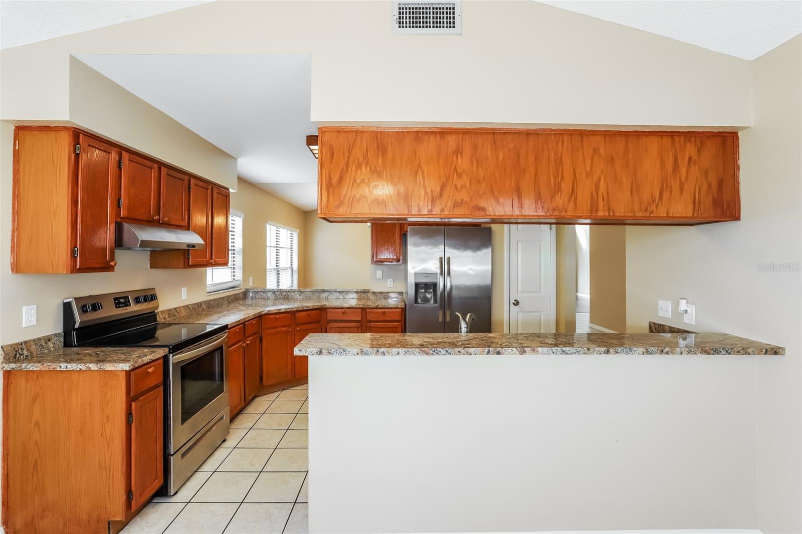 Listing photo id 5 for 1510 Attleboro Lane