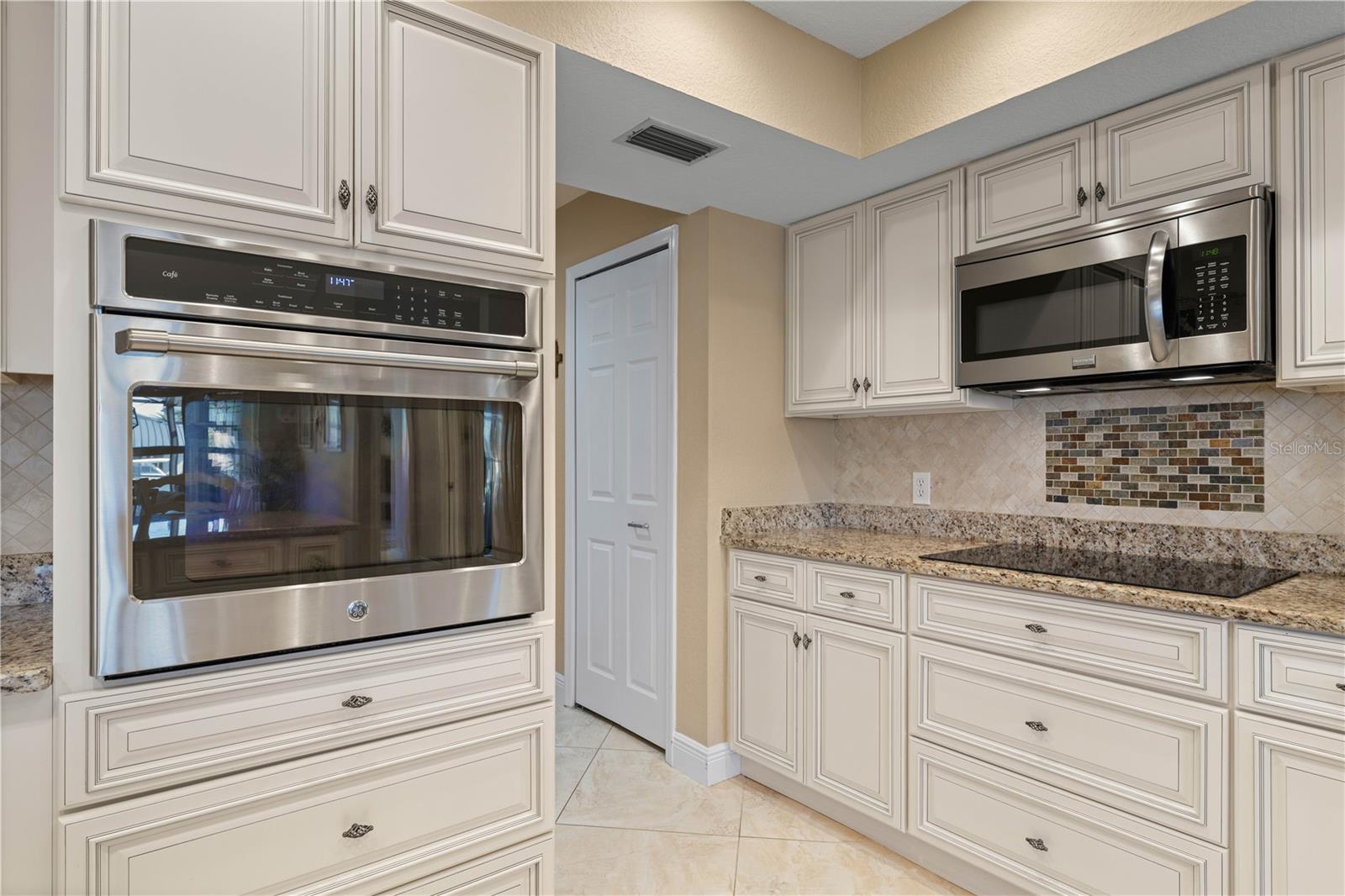 Image 26 of 59 For 2150 Palm Tree Drive