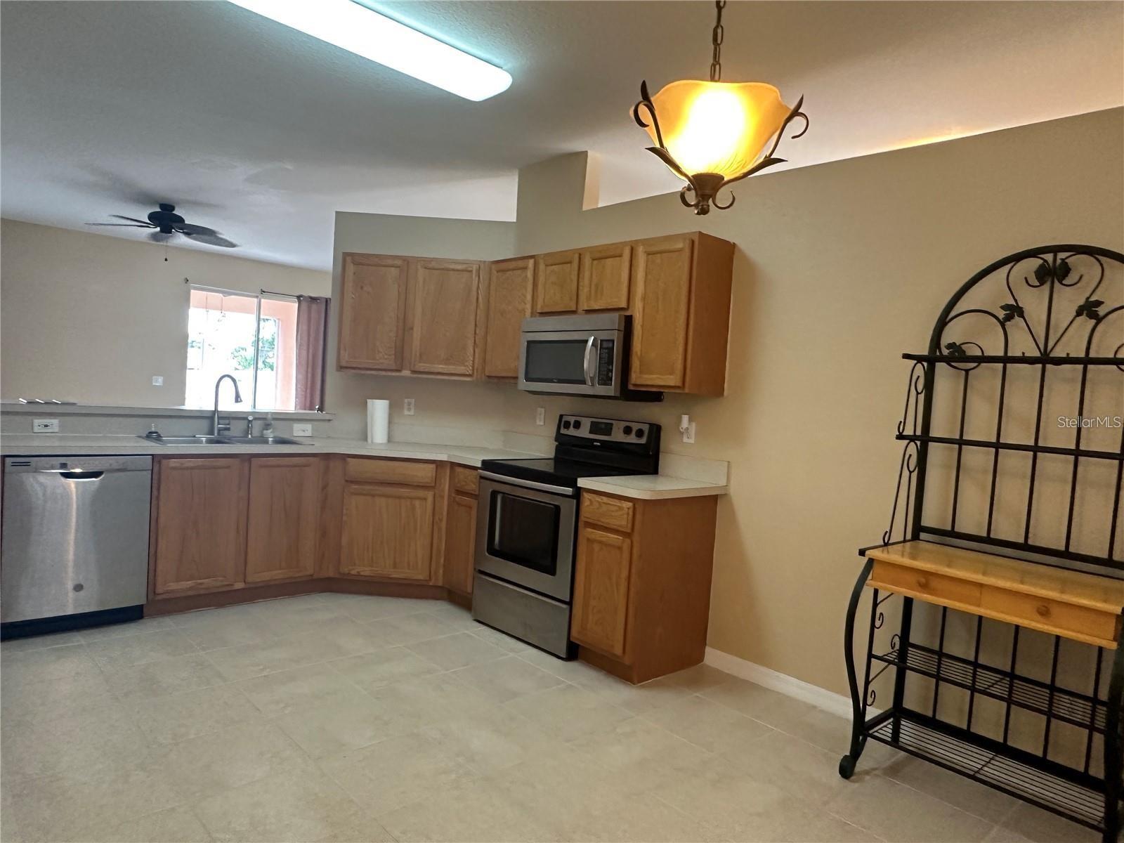 Image 10 of 23 For 2761 Shady Avenue