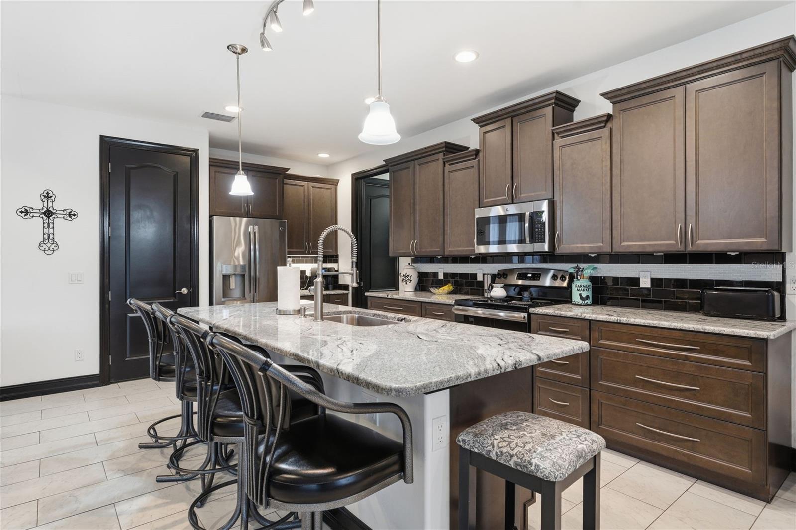 Listing photo id 8 for 200 Eppinger Drive