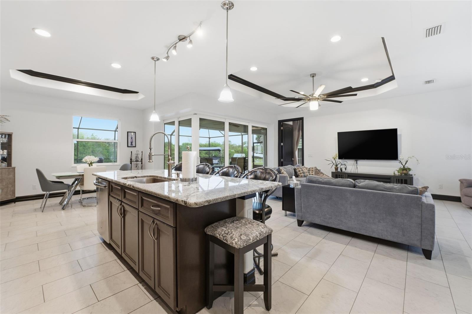 Listing photo id 13 for 200 Eppinger Drive