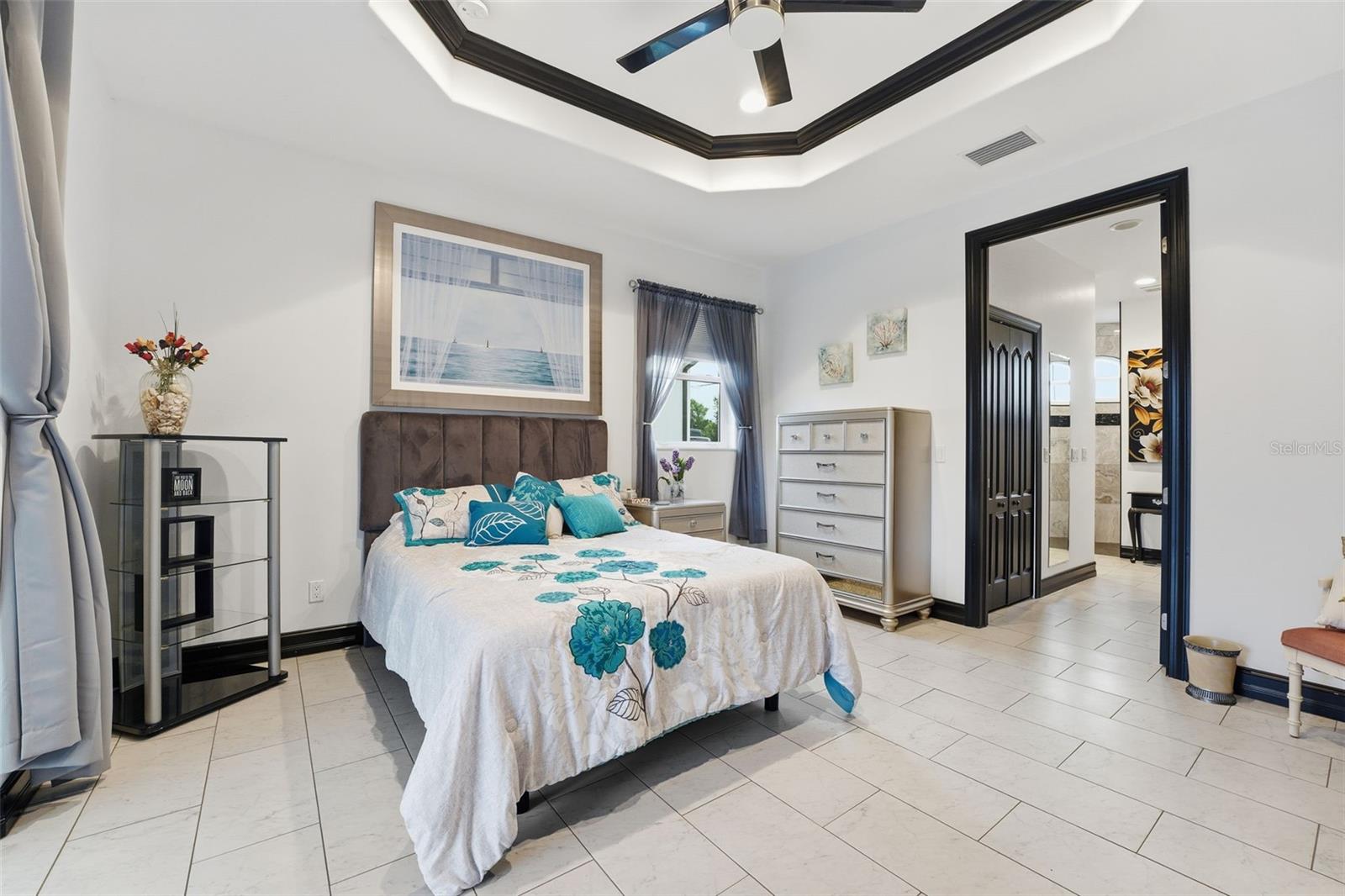 Listing photo id 17 for 200 Eppinger Drive