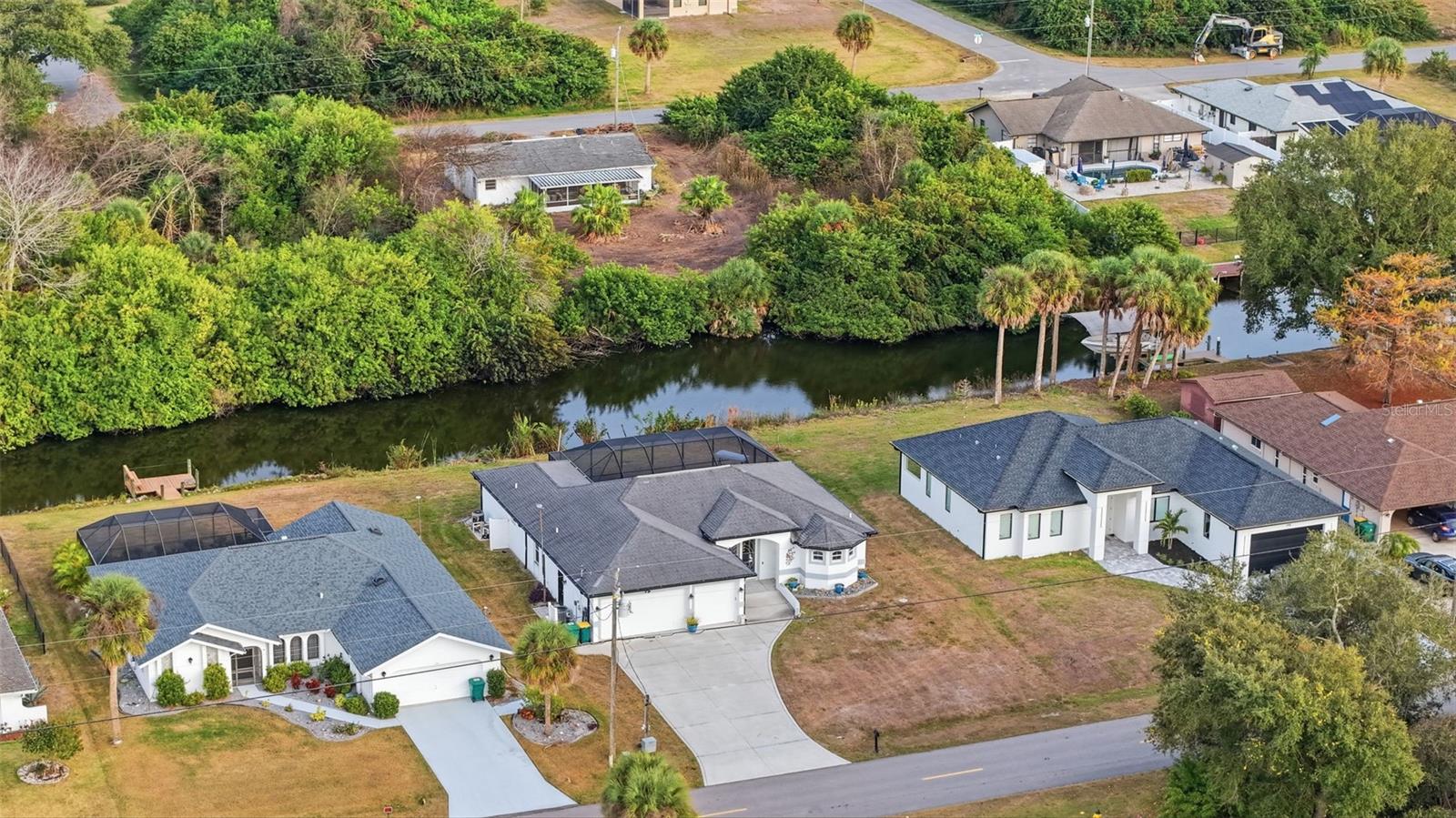 Listing photo id 1 for 200 Eppinger Drive