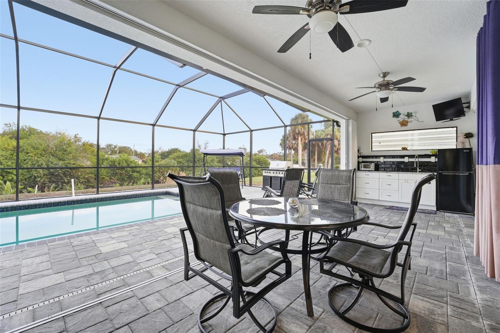 Listing photo id 32 for 200 Eppinger Drive