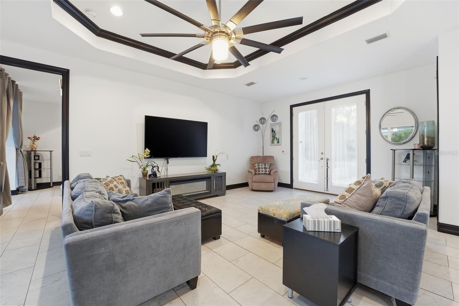 Listing photo id 6 for 200 Eppinger Drive