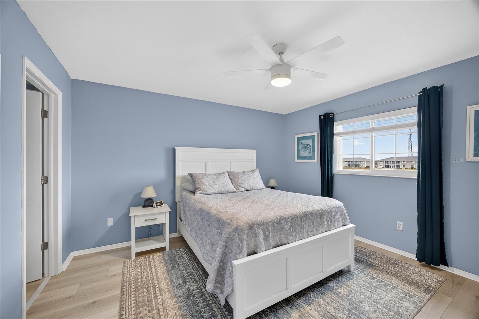 Image 18 of 41 For 3310 Loveland Boulevard 405