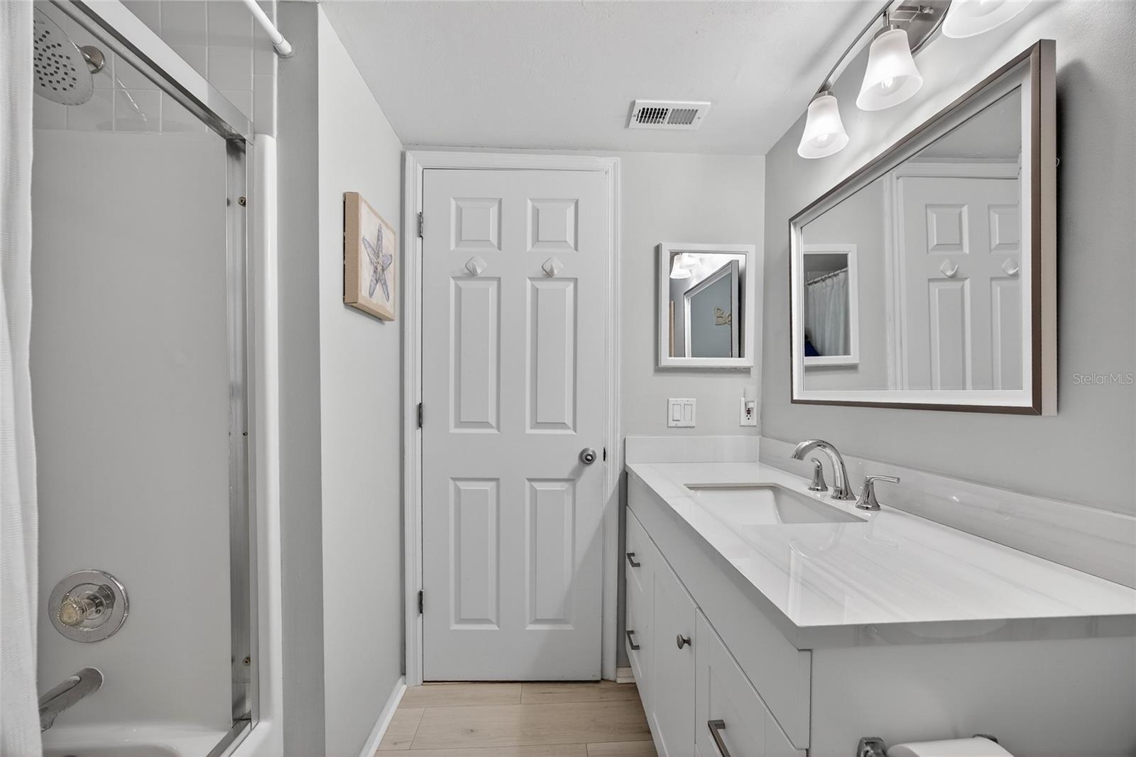 Image 24 of 41 For 3310 Loveland Boulevard 405