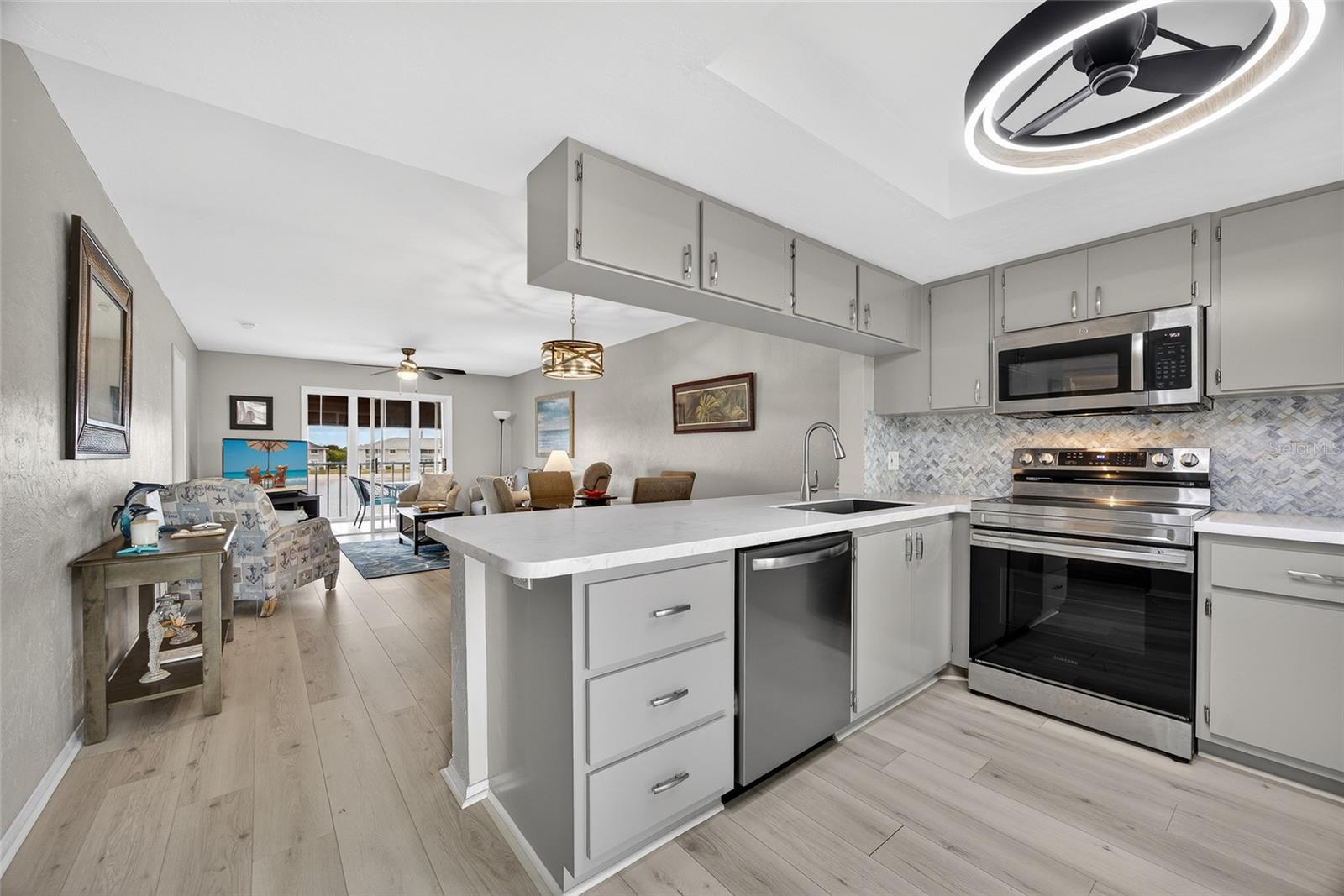 Image 8 of 41 For 3310 Loveland Boulevard 405