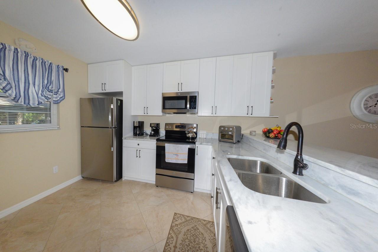 Image 10 of 36 For 175 Kings Highway A7