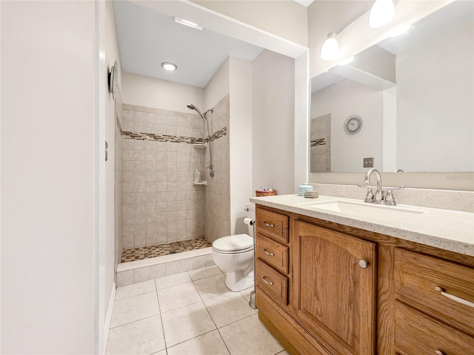 Image 10 of 20 For 3300 Loveland Boulevard 2904