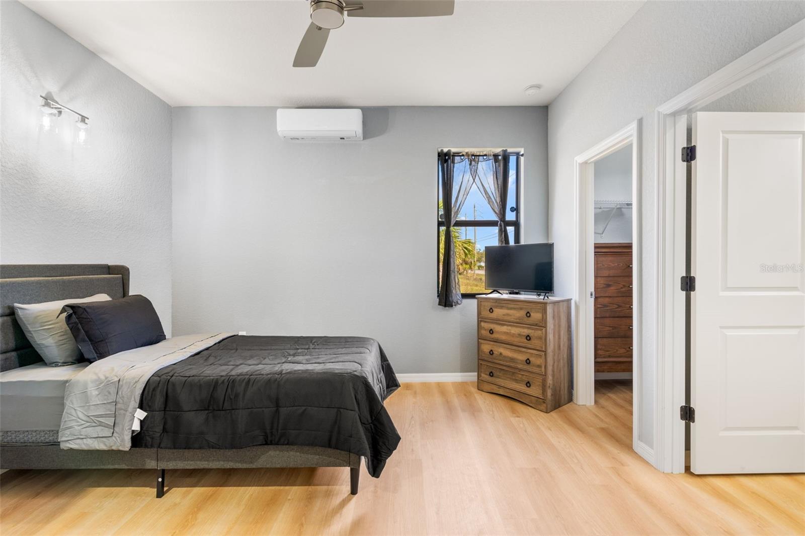 Image 17 of 24 For 5479 Biscayne Drive